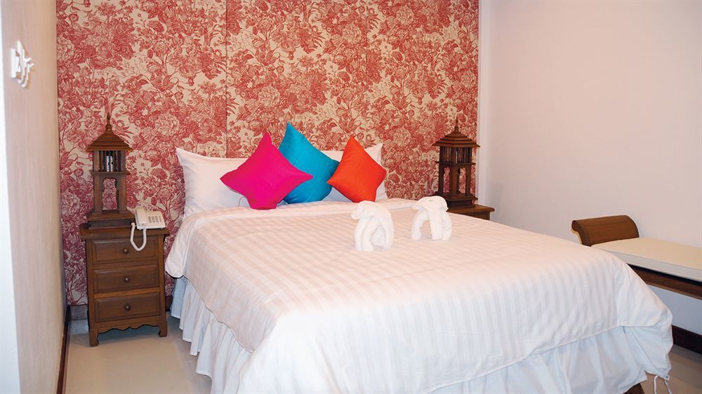 Lullaby Inn Silom Bangkok Exterior photo