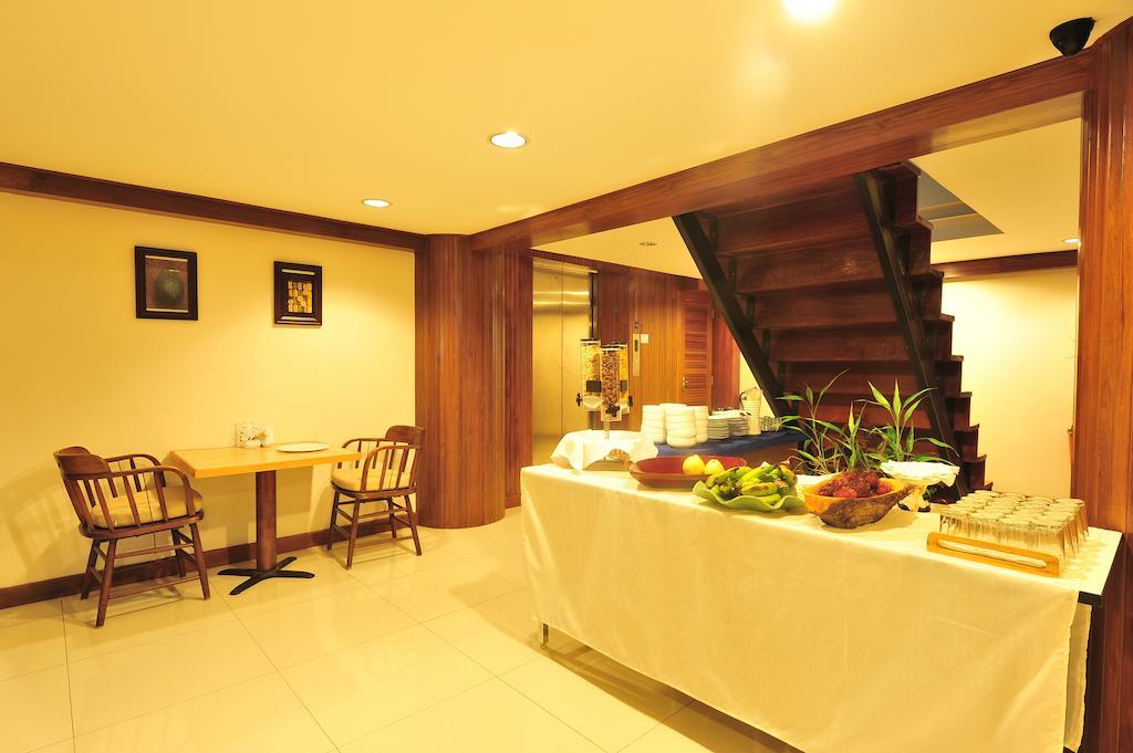 Lullaby Inn Silom Bangkok Exterior photo